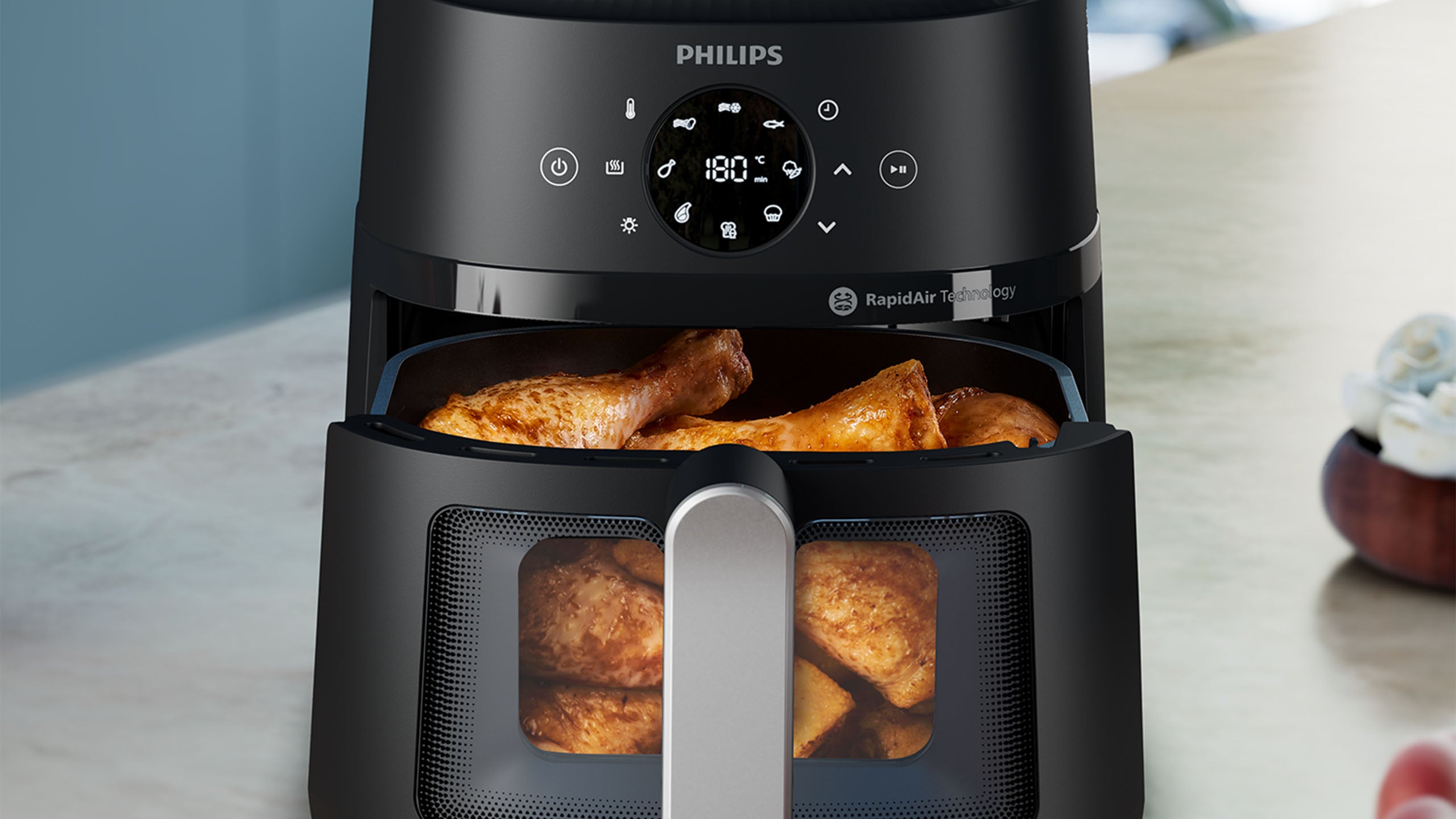 Philips Airfryer 2000 Series cooking chicken. 