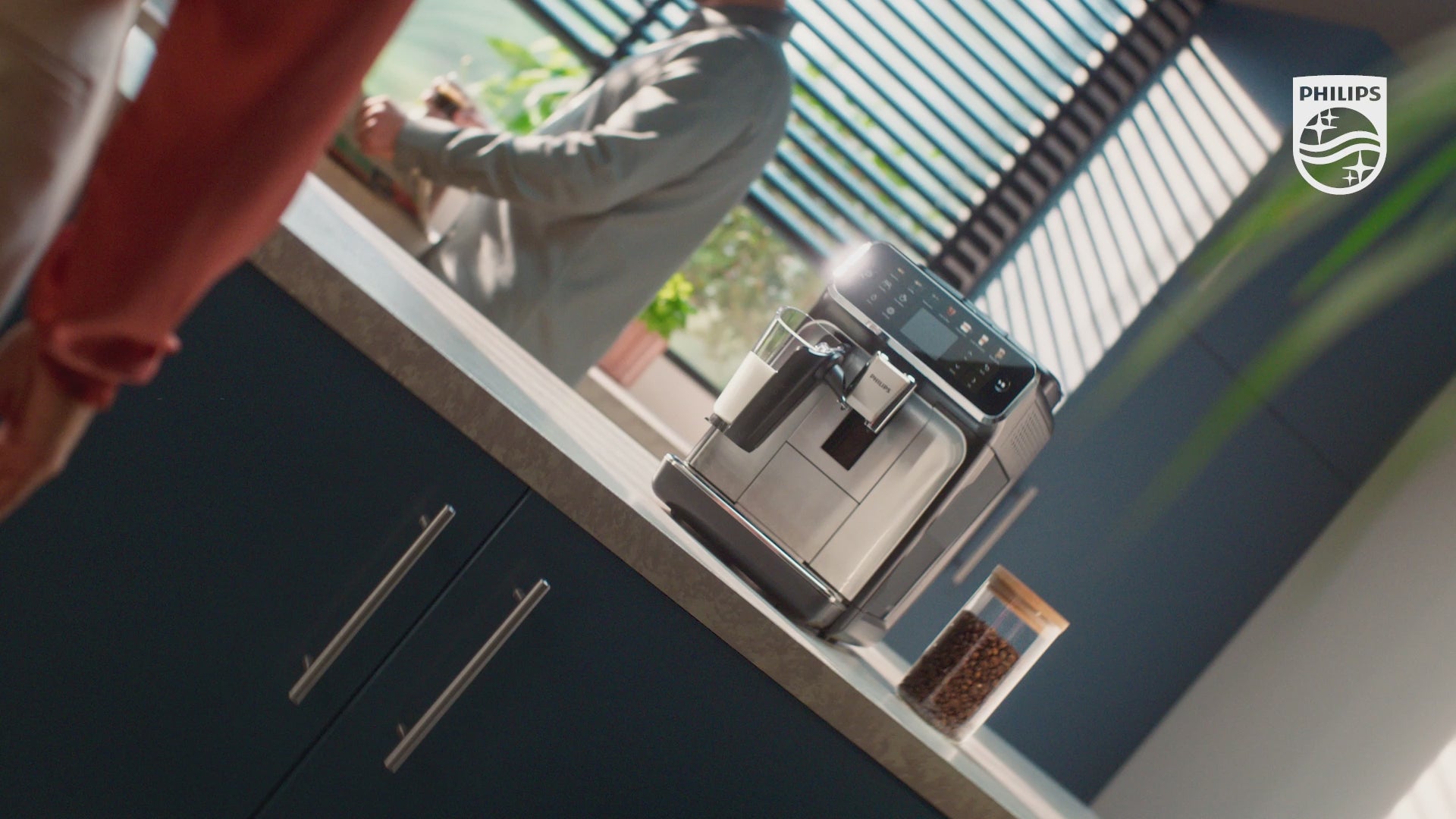Philips 4400 Fully Automatic Espresso Machine-LatteGo video.